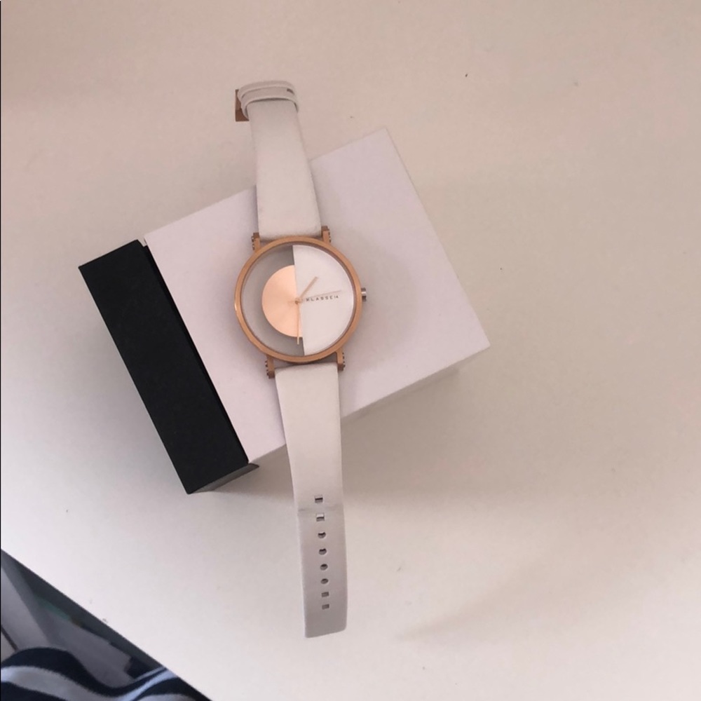 LIKE NEW Klasse Artsy Watch